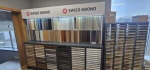 Ekspozycja próbników dekorów w salonie